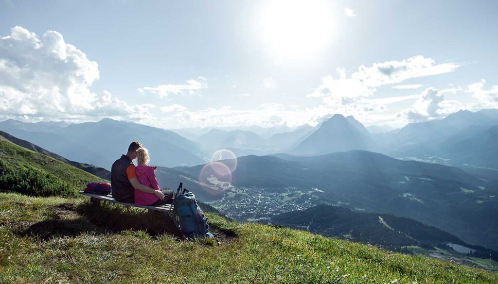 Rast mit Blick über die Region